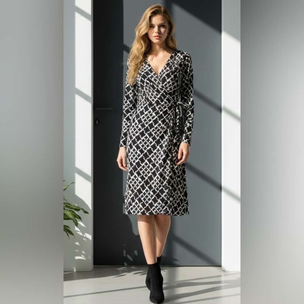 EUC WHBM SZ8 blk/white abstract print faux wrap dress/pleated waist/bust 38”-42”